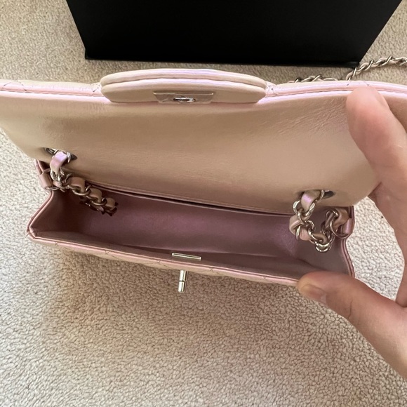 AUTHENTIC - CHANEL MINI - 21K PINK IRIDESCENT - Picture 11 of 11